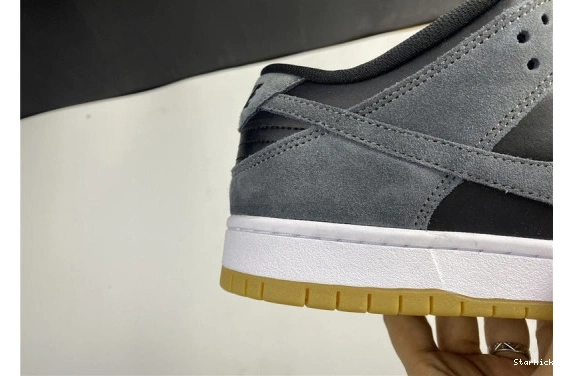 AR0778-001 Dark Black Grey Gum SB Dunk Nike Low 1121